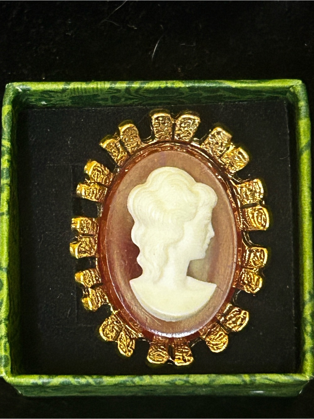 Vintage Cameo Statement Ring (1968-72) - Picture 8 of 8